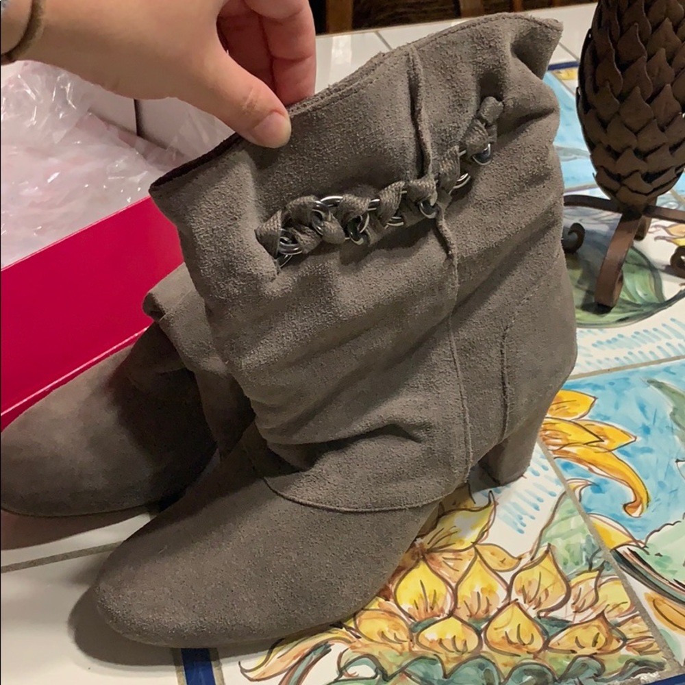 Boots - Picture 3 of 3